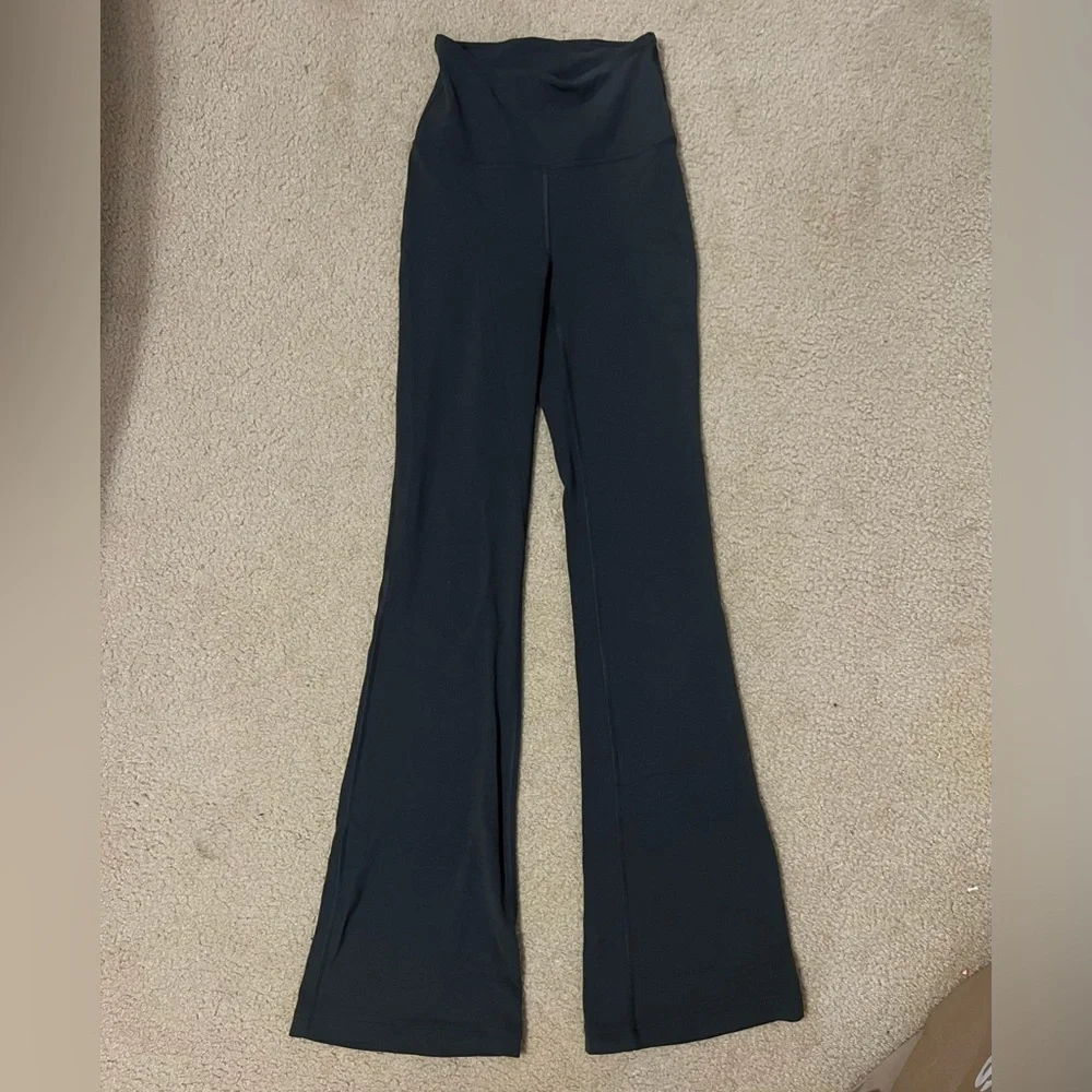 Lululemon size 2. 28’ flare leggings in grey. - Picture 2 of 3